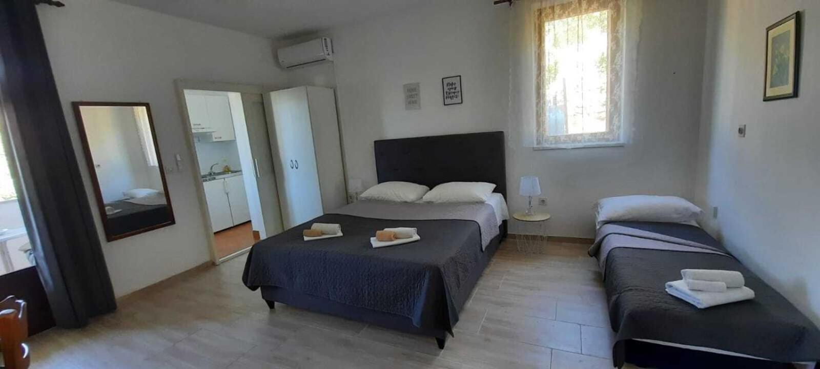 Apartments Elenora Brist Buitenkant foto