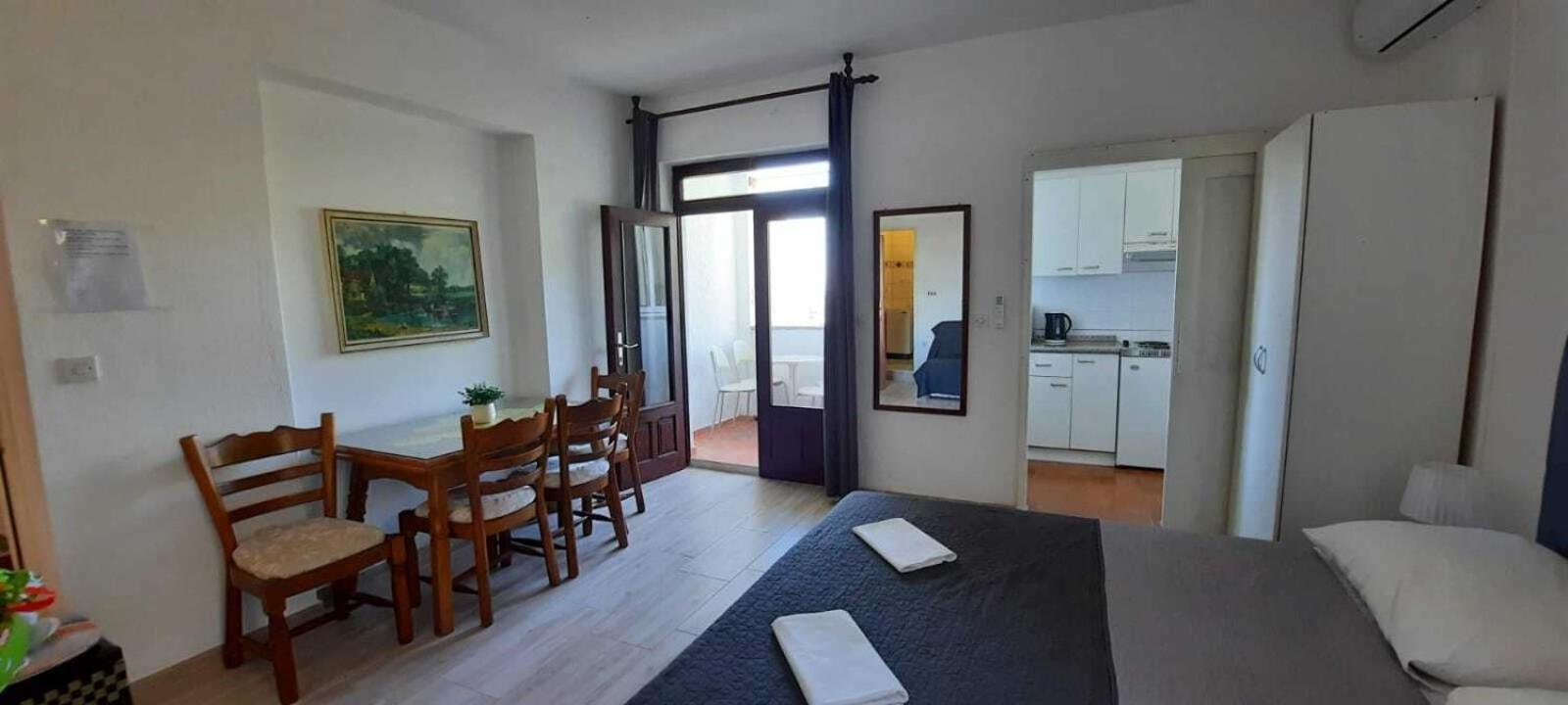 Apartments Elenora Brist Buitenkant foto